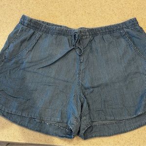 Universal Thread Blue and white stripe shorts